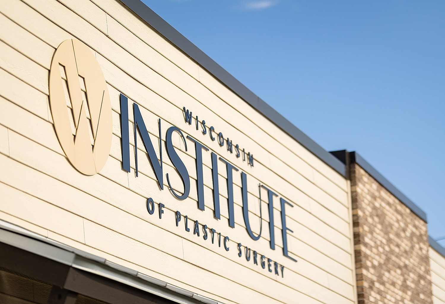 Wisconsin Institute of Plastic Surgery sign exterior.