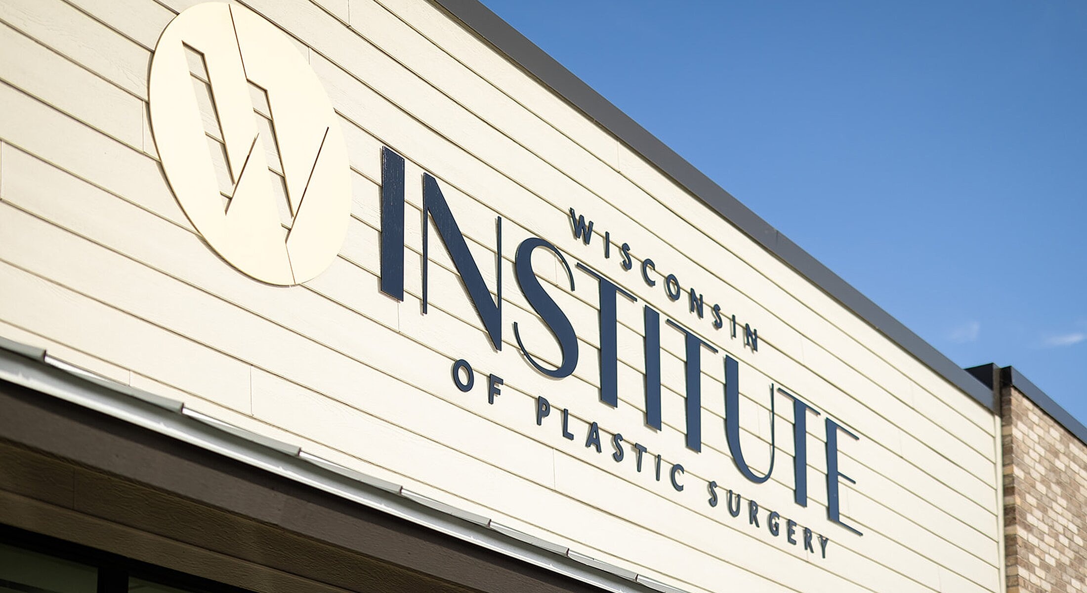 Wisconsin Institute of Plastic Surgery exterior sign